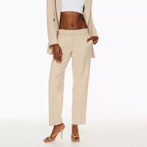 Aritzia Pants - NWT Aritzia Babaton Command Pants - size 2